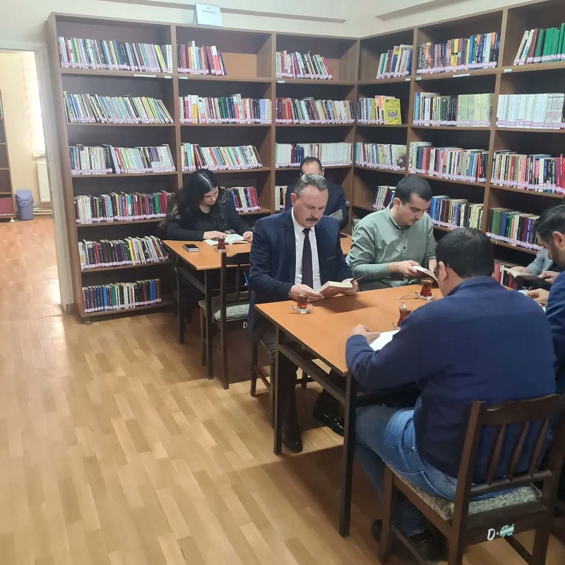 İLÇEMİZDE KİTAP OKUMA ETKİNLİĞİ DÜZENLENDİ